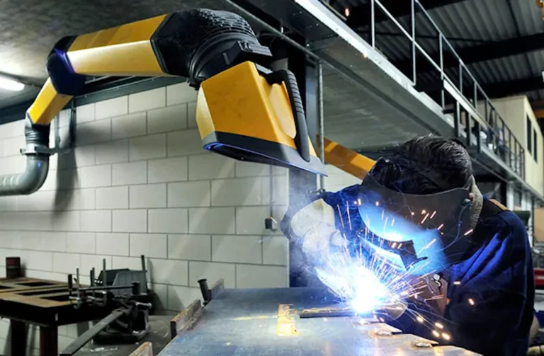 Sistema de aspiración de humos de soldadura industrial