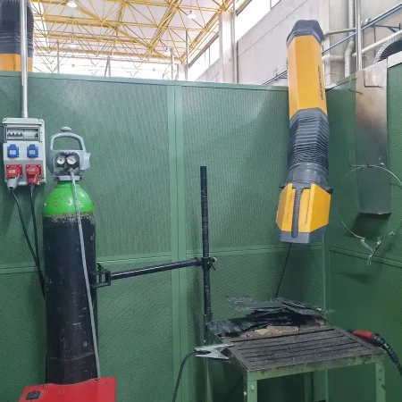 Diseñado para eliminar directamente en el punto de emisión Brazo de aspiración de humos industriales
