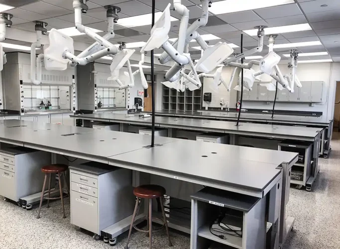 Brazos de aspiración industrial para laboratorios químicos o farmacéuticos